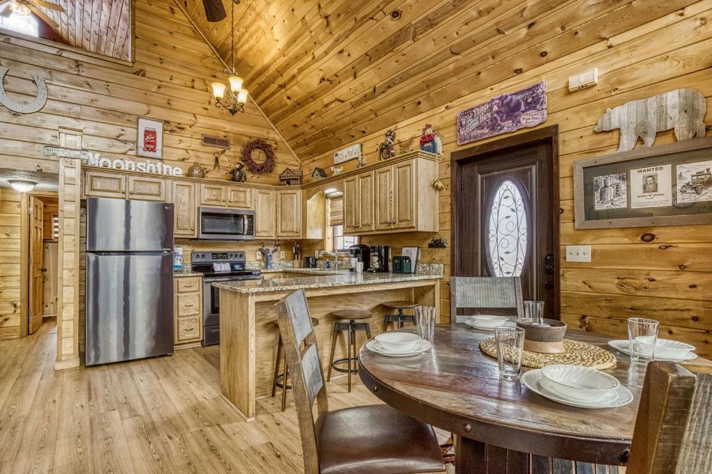 Moonshine Memories, Mtn Views, Hot Tub, Wifi, 1089 Free Tickets Each Paid Day, Dollywood And Gatlinburg