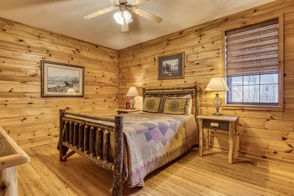 Holiday home Moonshine Memories, Mtn Views, Hot Tub, Wifi, 1089 Free Tickets Each Paid Day, Dollywood And *