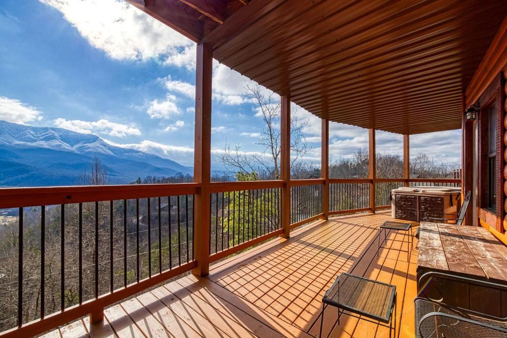 Moonshine Memories, Mtn Views, Hot Tub, Wifi, 1089 Free Tickets Each Paid Day, Dollywood And *