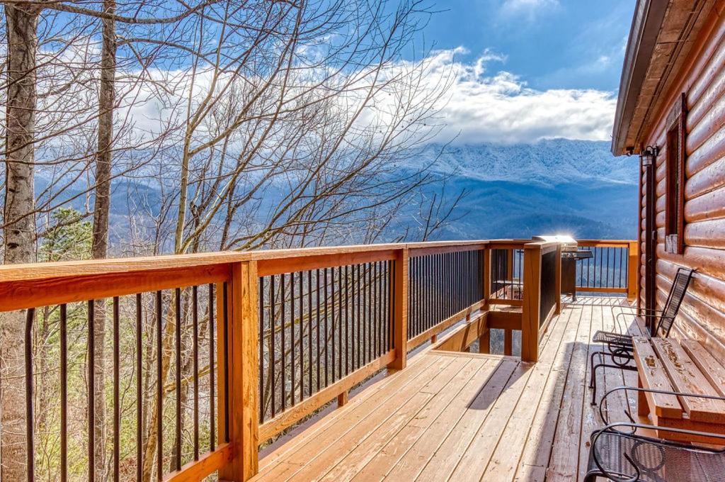 Moonshine Memories, Mtn Views, Hot Tub, Wifi, 1089 Free Tickets Each Paid Day, Dollywood And *