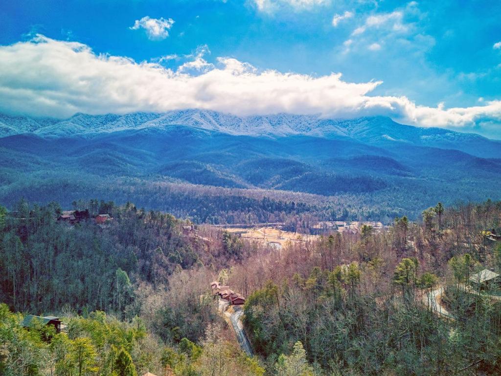 Moonshine Memories, Mtn Views, Hot Tub, Wifi, 1089 Free Tickets Each Paid Day, Dollywood And * Gatlinburg