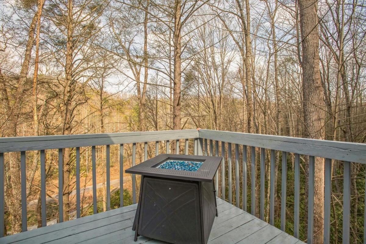 Holiday home Spacious Hot Tub King Beds Game Gatlinburg