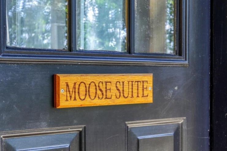 Moose - King Bed Gatlinburg