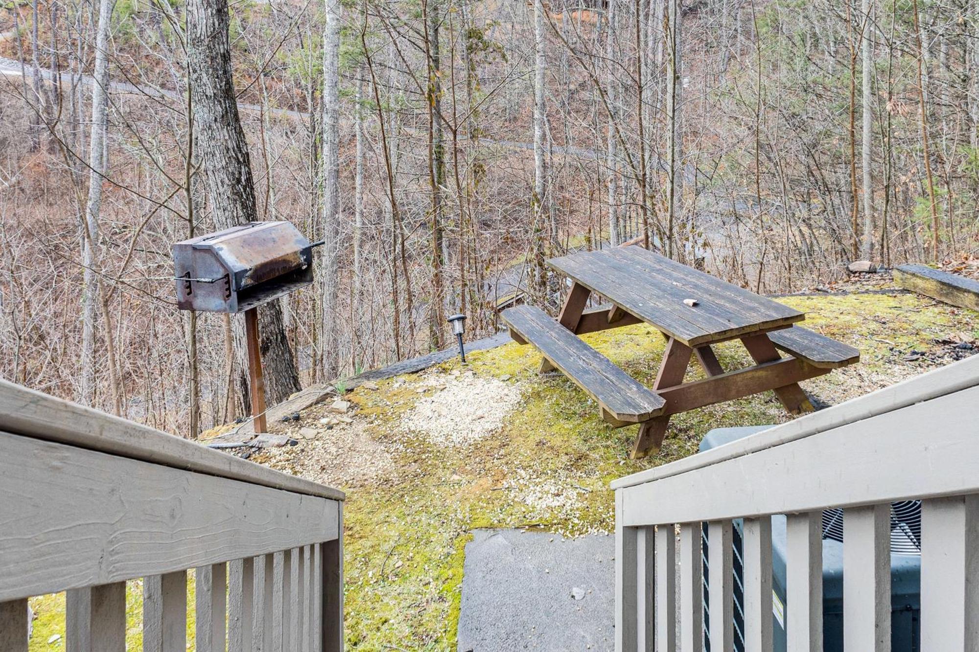 Holiday home Spacious With Hot Tub And Game Room!