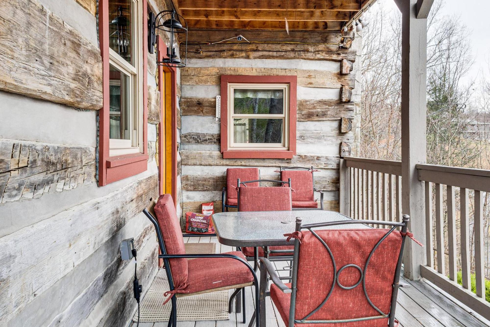 Holiday home Spacious With Hot Tub And Game Room! Gatlinburg