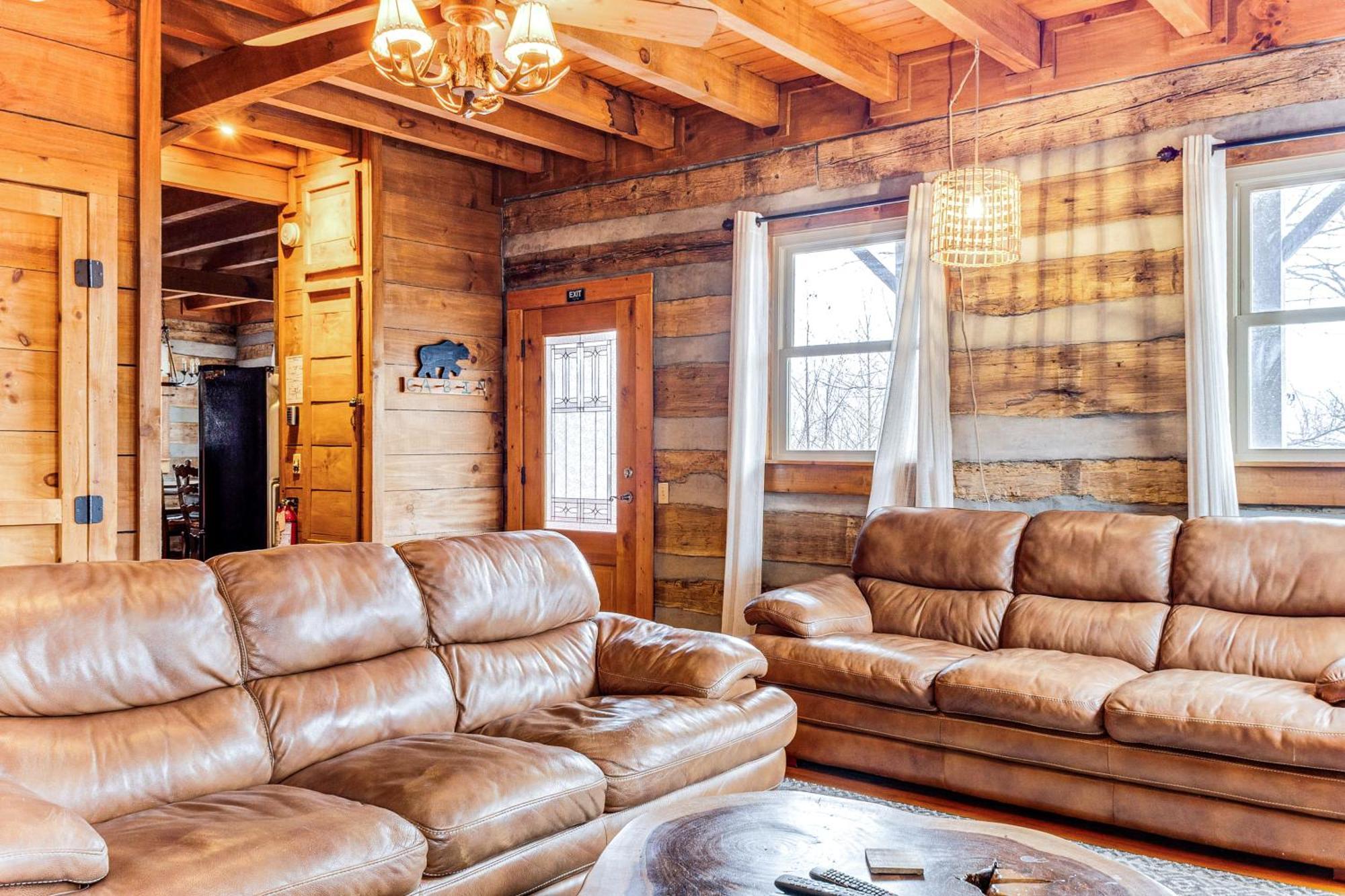 Spacious With Hot Tub And Game Room! Holiday home Gatlinburg