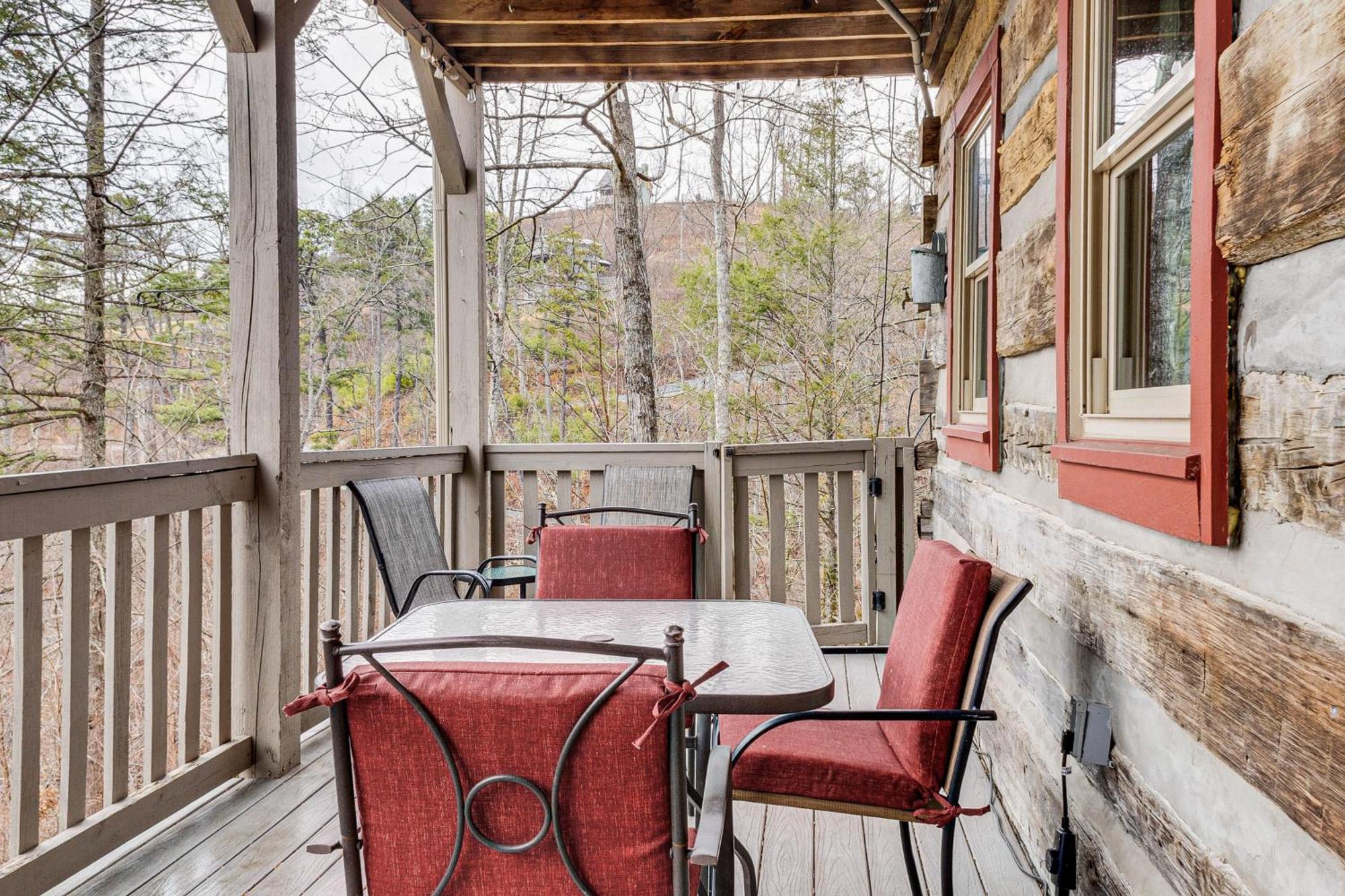 Holiday home Spacious With Hot Tub And Game Room! Gatlinburg
