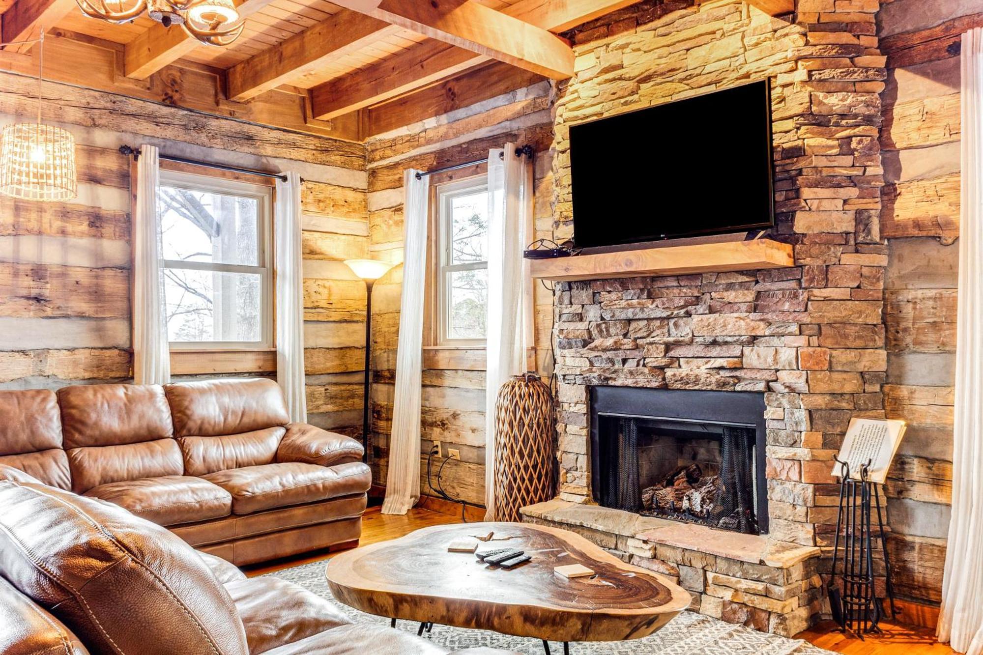 Spacious With Hot Tub And Game Room! Holiday home Gatlinburg