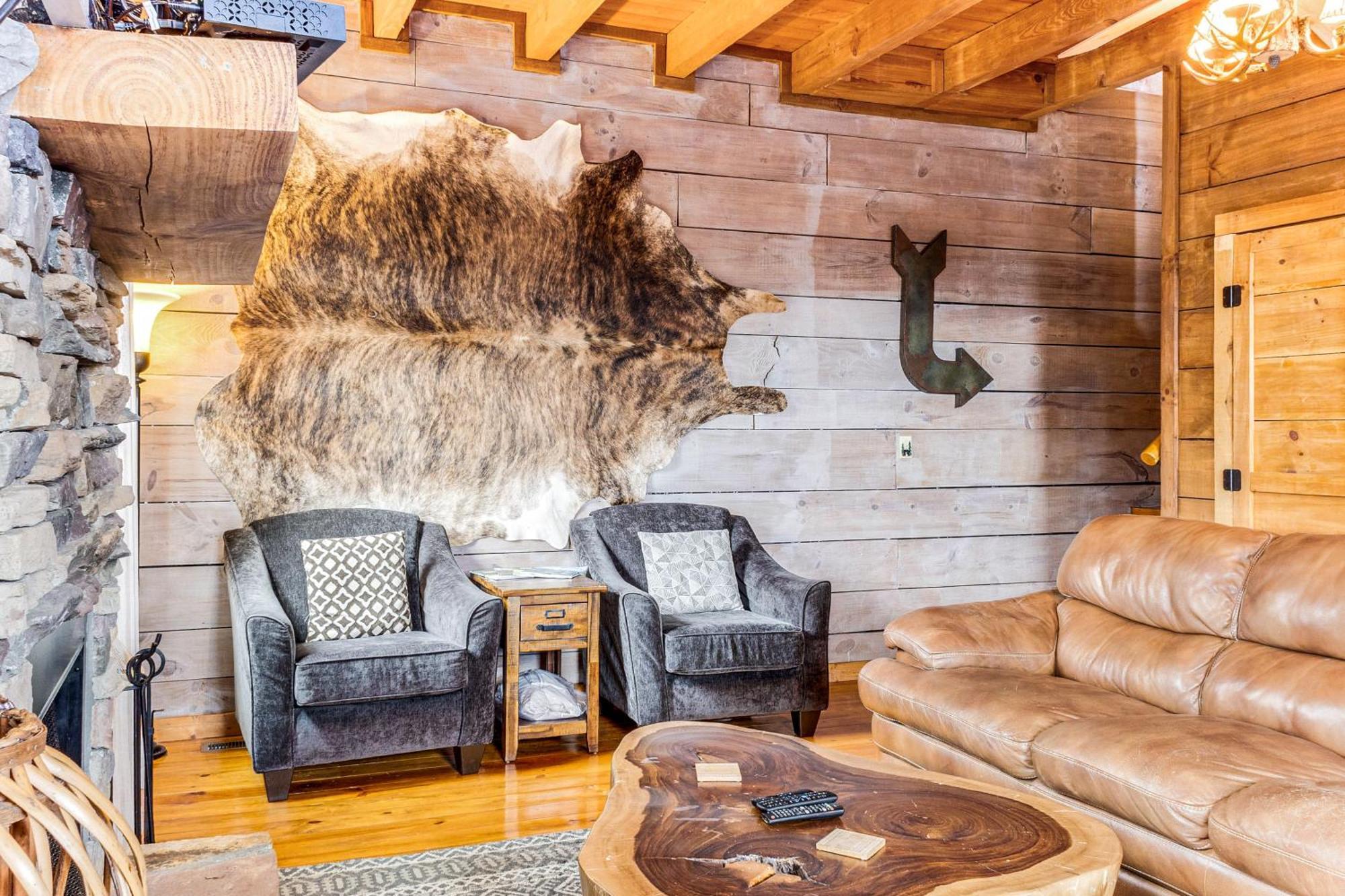 Holiday home Spacious With Hot Tub And Game Room! Gatlinburg