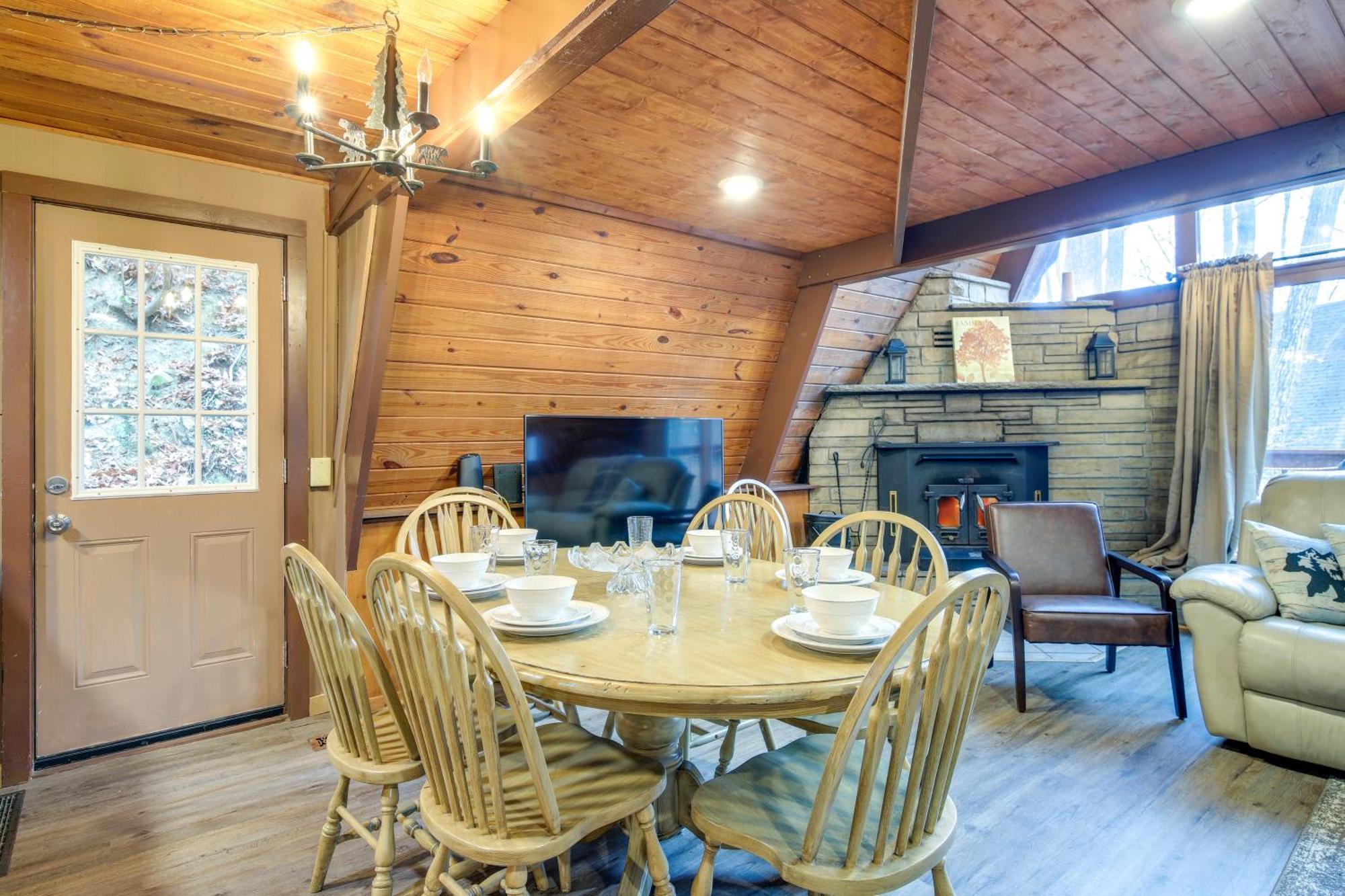 Holiday home A-frame With Hot Tub Near Parkway *