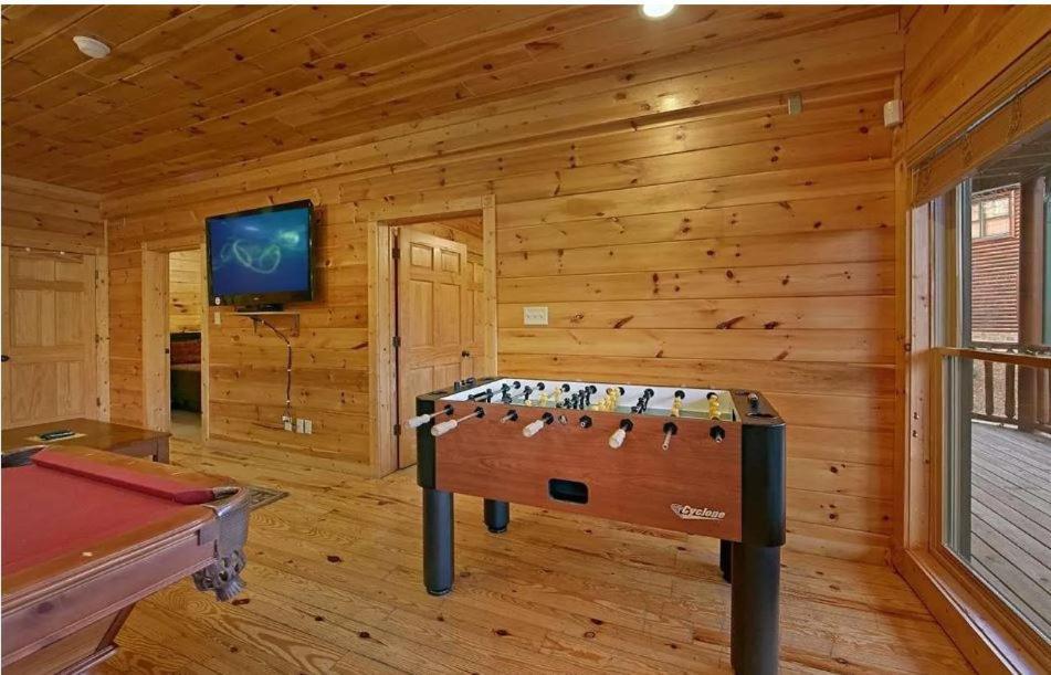 Holiday home Perfect Getaway- Game Room, Mini Golf Course, Hot Tub, Pool Access Gatlinburg