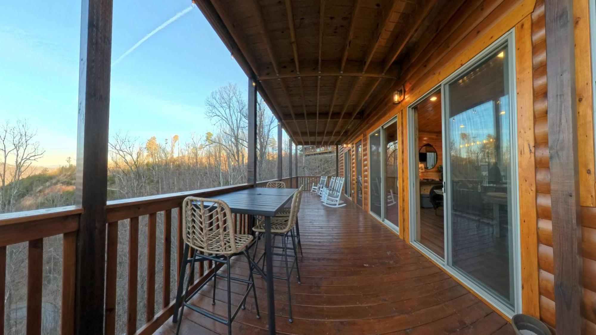 Mountain View, Indoor Pool, Luxury Cabin, Bears Holiday home *