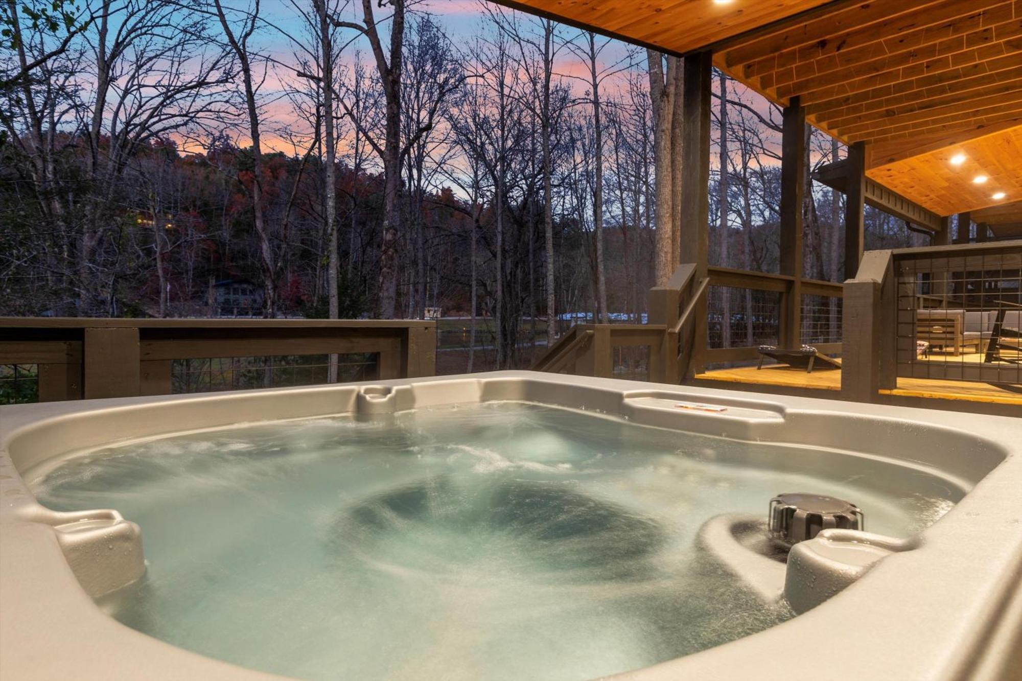 Splash Mountain Lodge, Huge Cabin, Get 1089 Of Free Attraction Tickets For Each Paid Day, Dollywood Gatlinburg