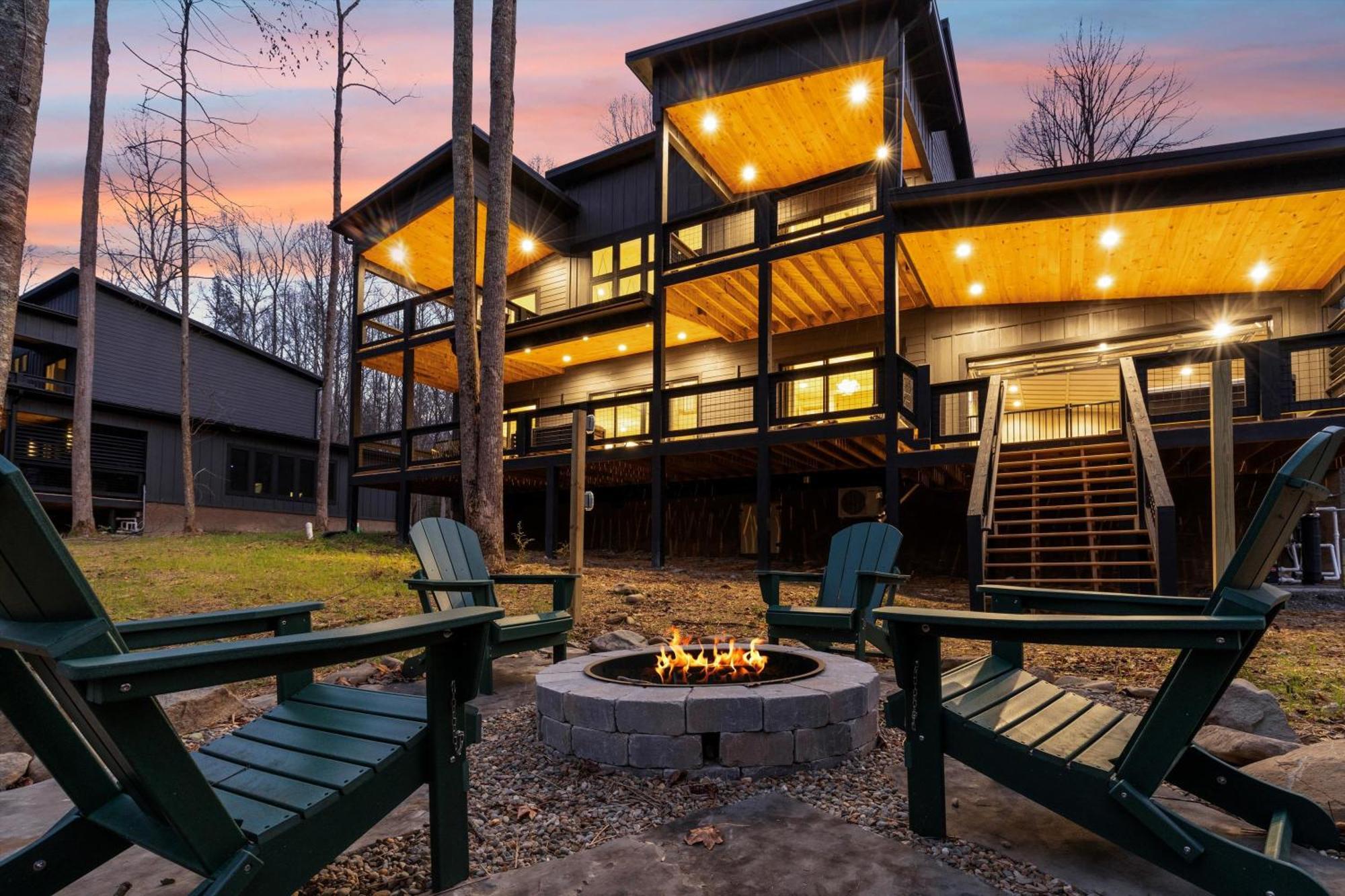 Splash Mountain Lodge, Huge Cabin, Get 1089 Of Free Attraction Tickets For Each Paid Day, Dollywood