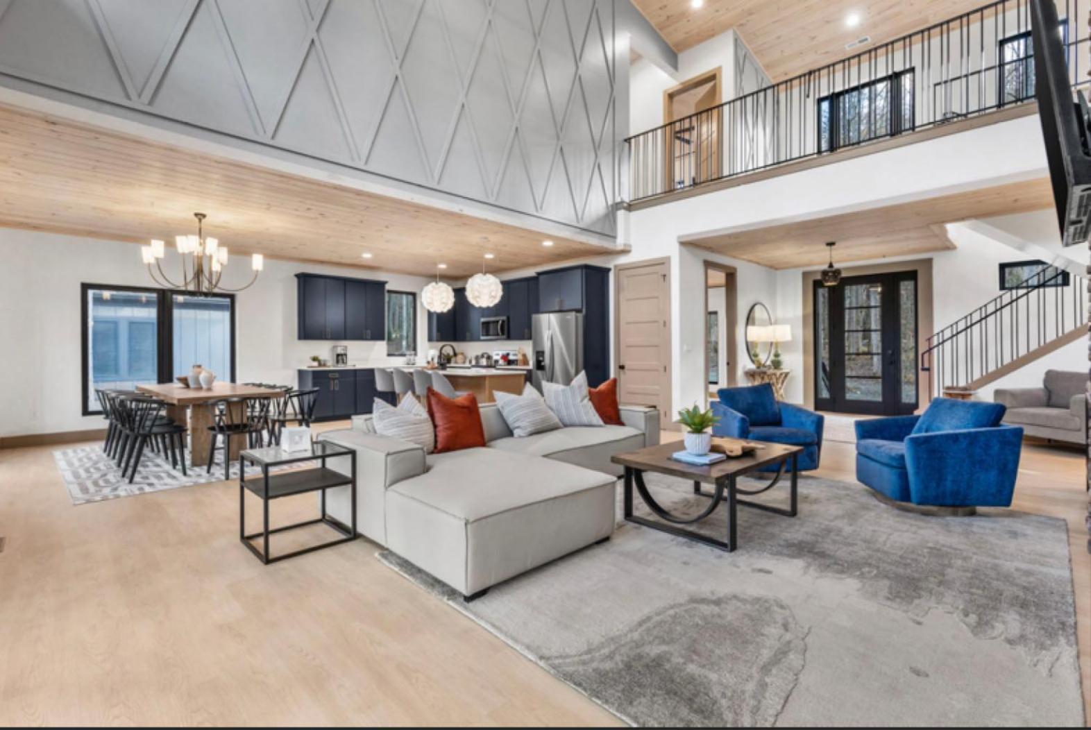 Splash Mountain Lodge, Huge Cabin, Get 1089 Of Free Attraction Tickets For Each Paid Day, Dollywood Gatlinburg