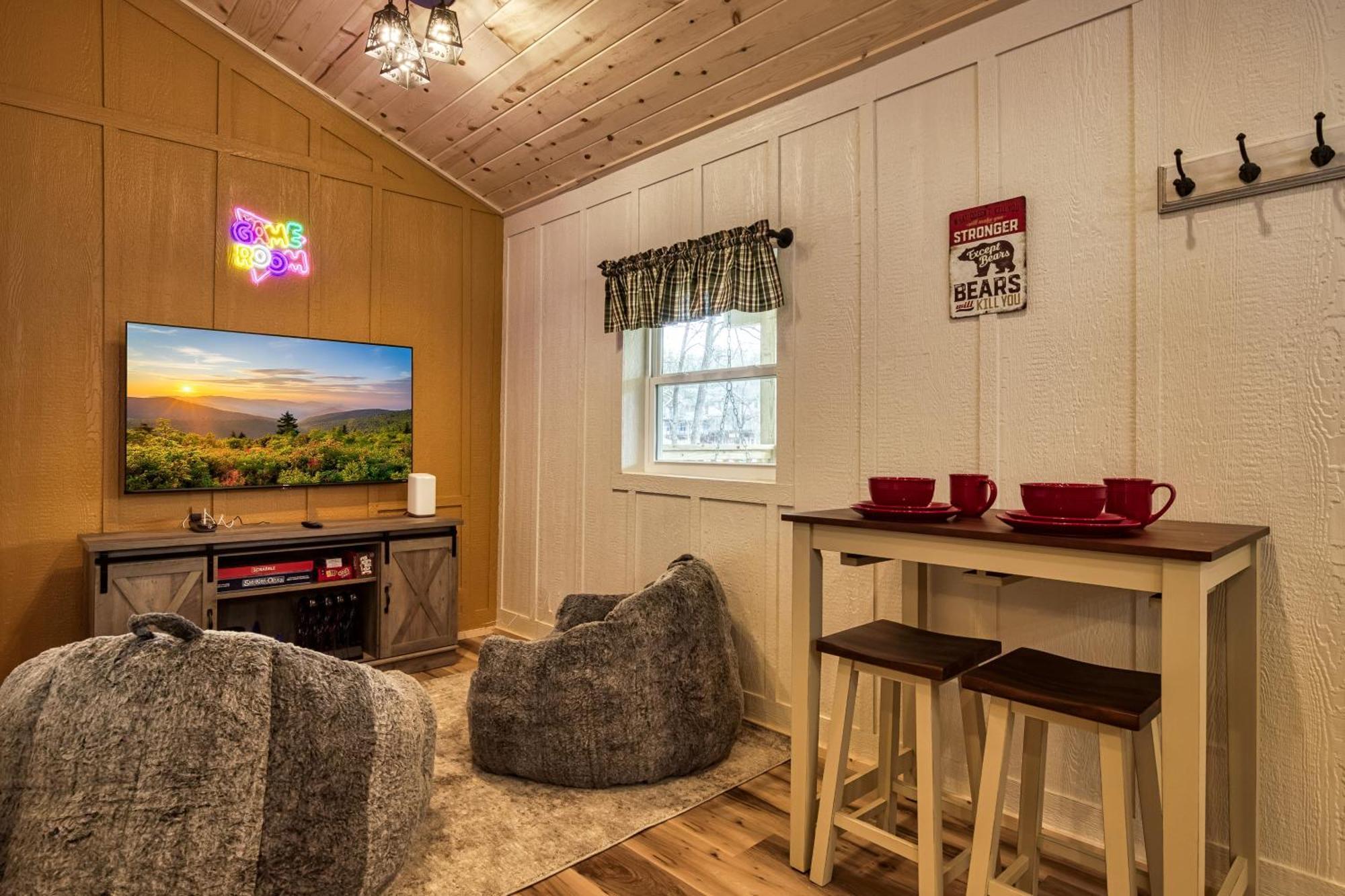 Holiday home Copper Fox Den Gatlinburg