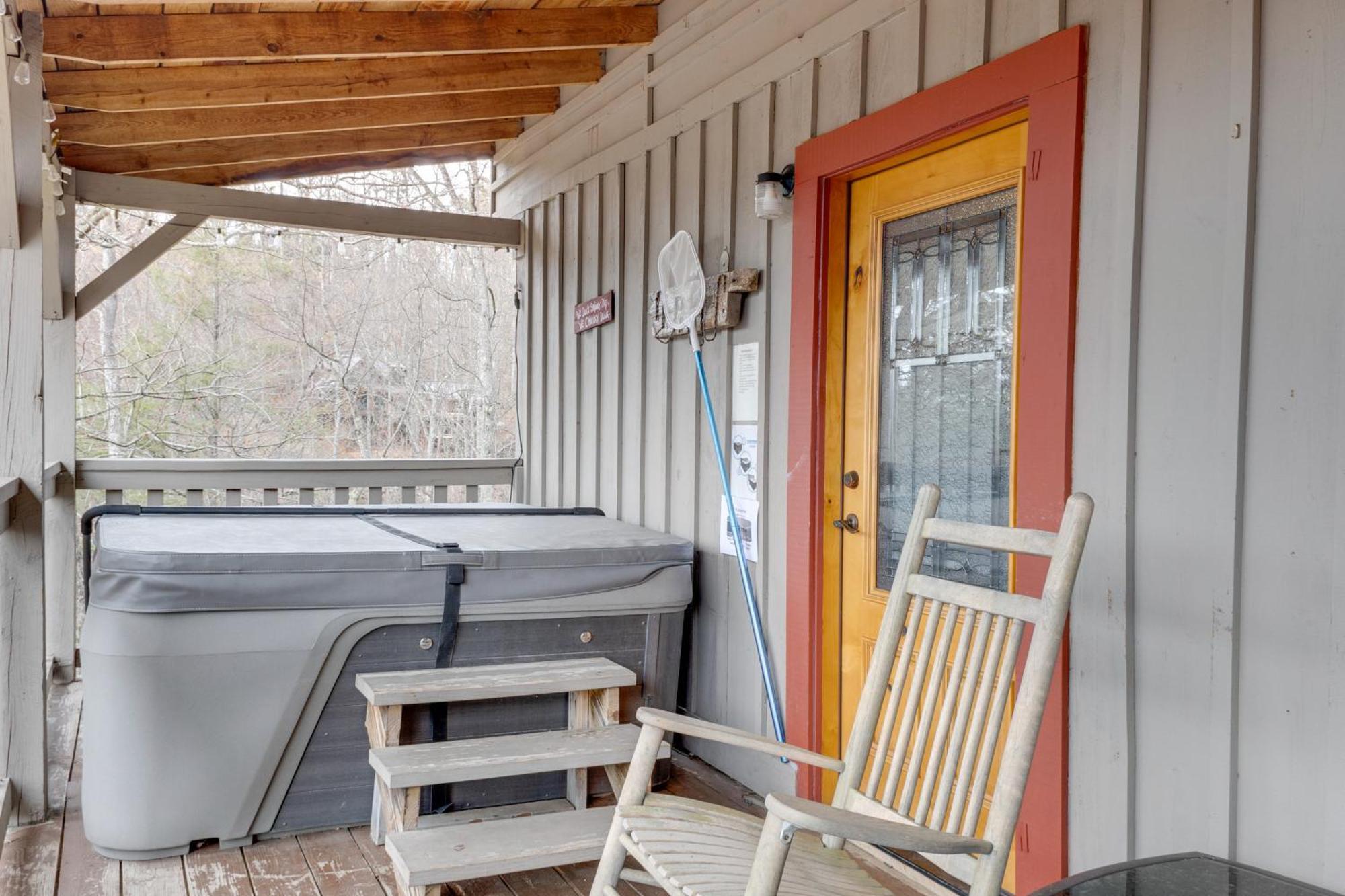 Spacious With Hot Tub And Game Room! Holiday home Gatlinburg