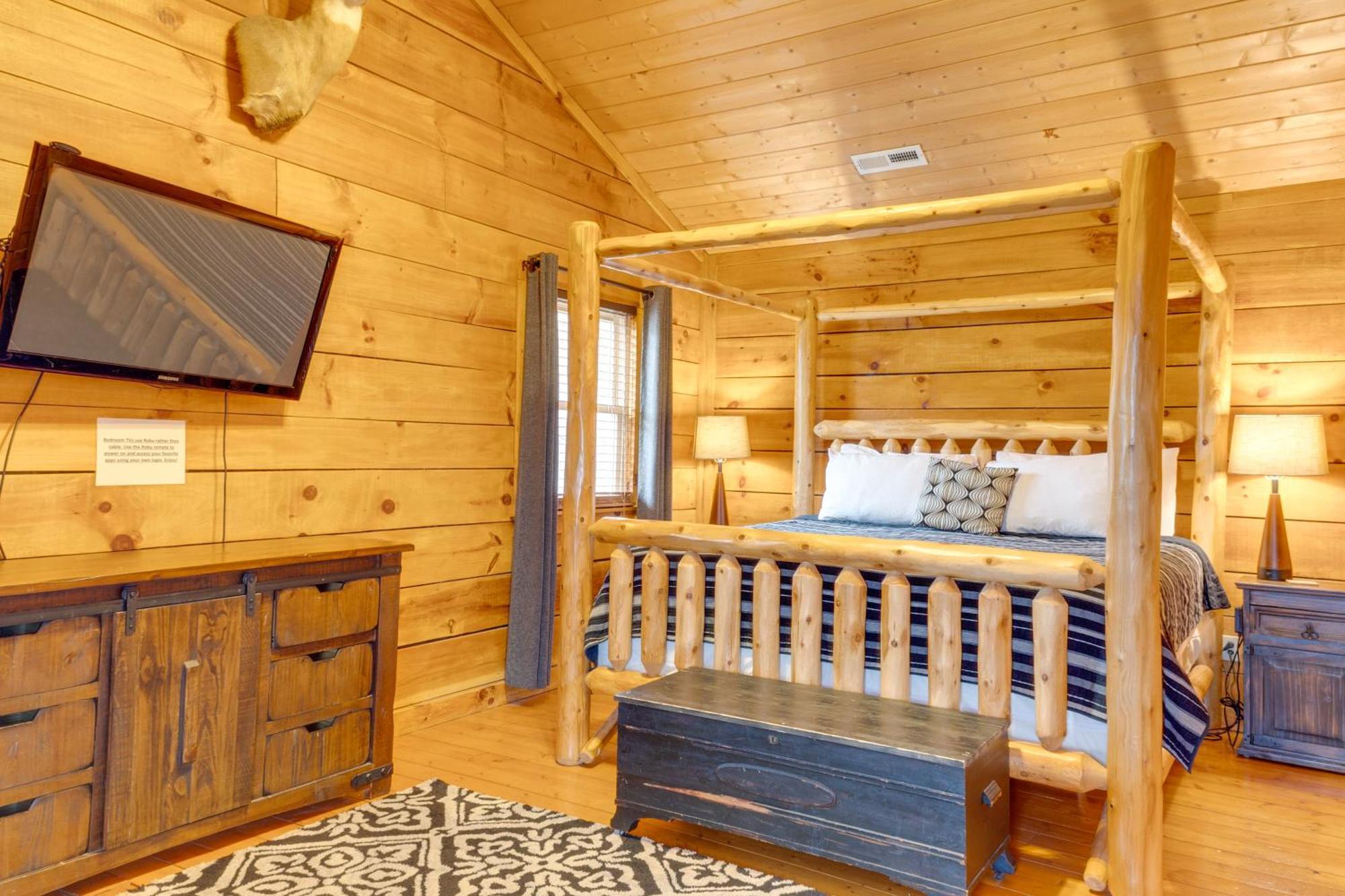 Spacious With Hot Tub And Game Room! Holiday home Gatlinburg