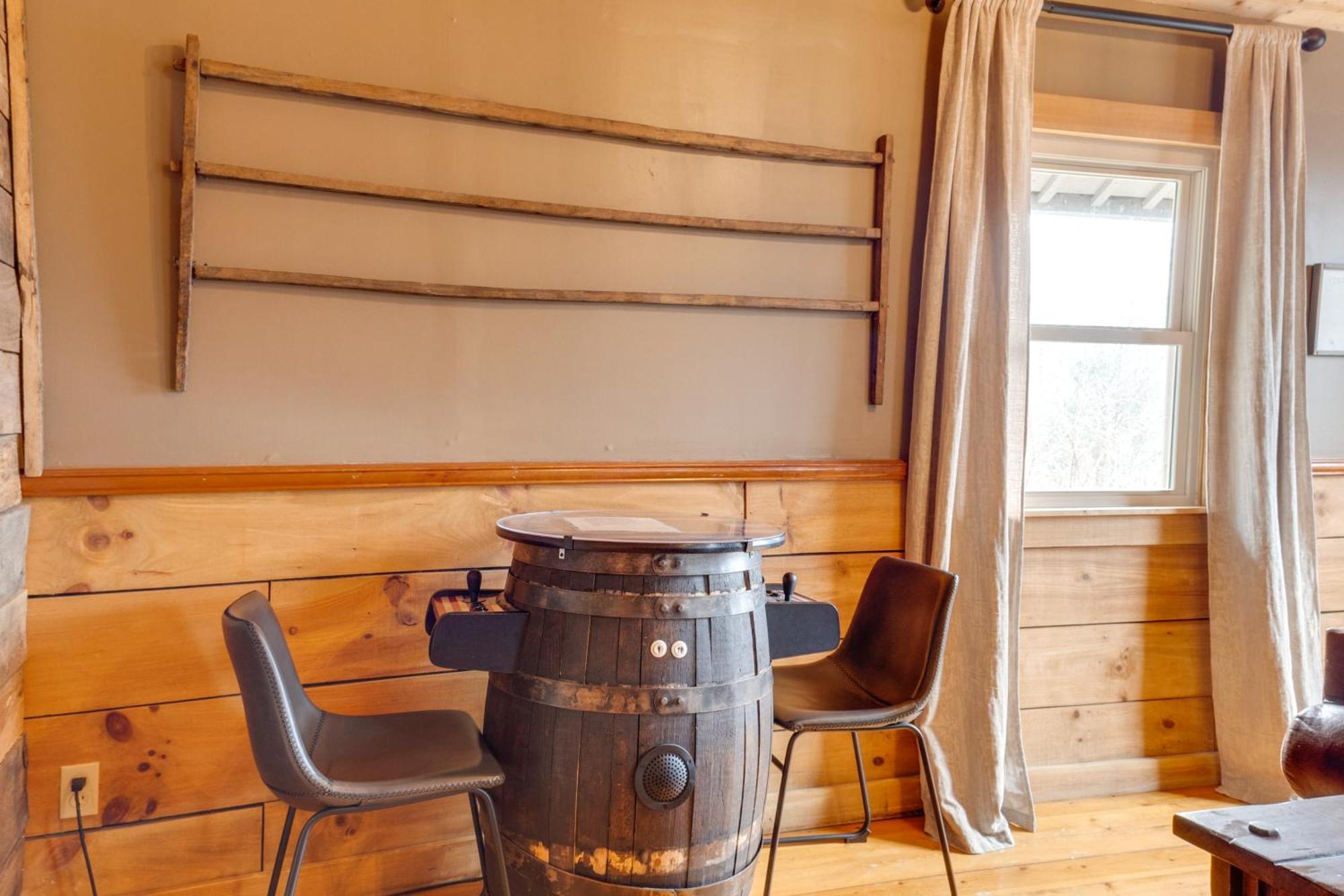 Spacious With Hot Tub And Game Room! Holiday home Gatlinburg