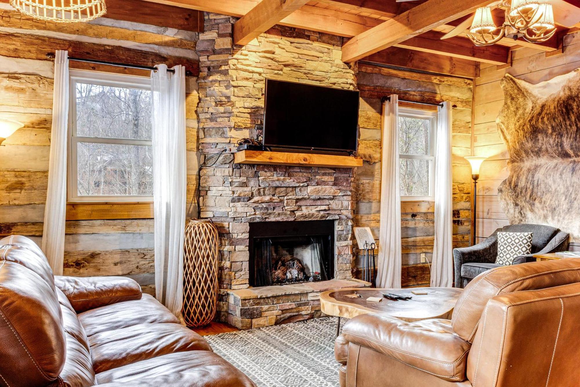 Holiday home Spacious With Hot Tub And Game Room! Gatlinburg