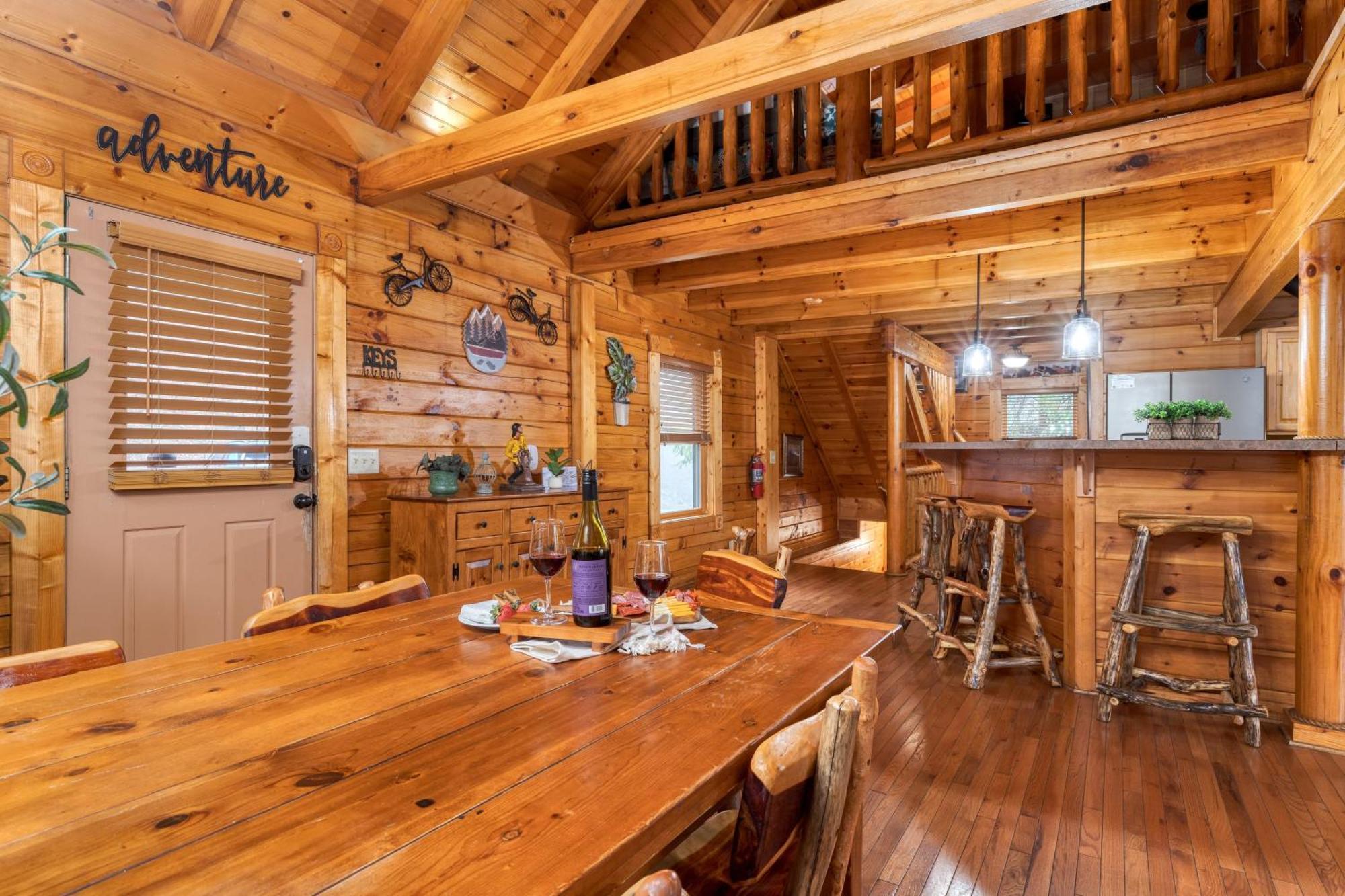 The Big Easy Spacious Mountain Retreat Hot Tub Deck Premier Location Holiday home *