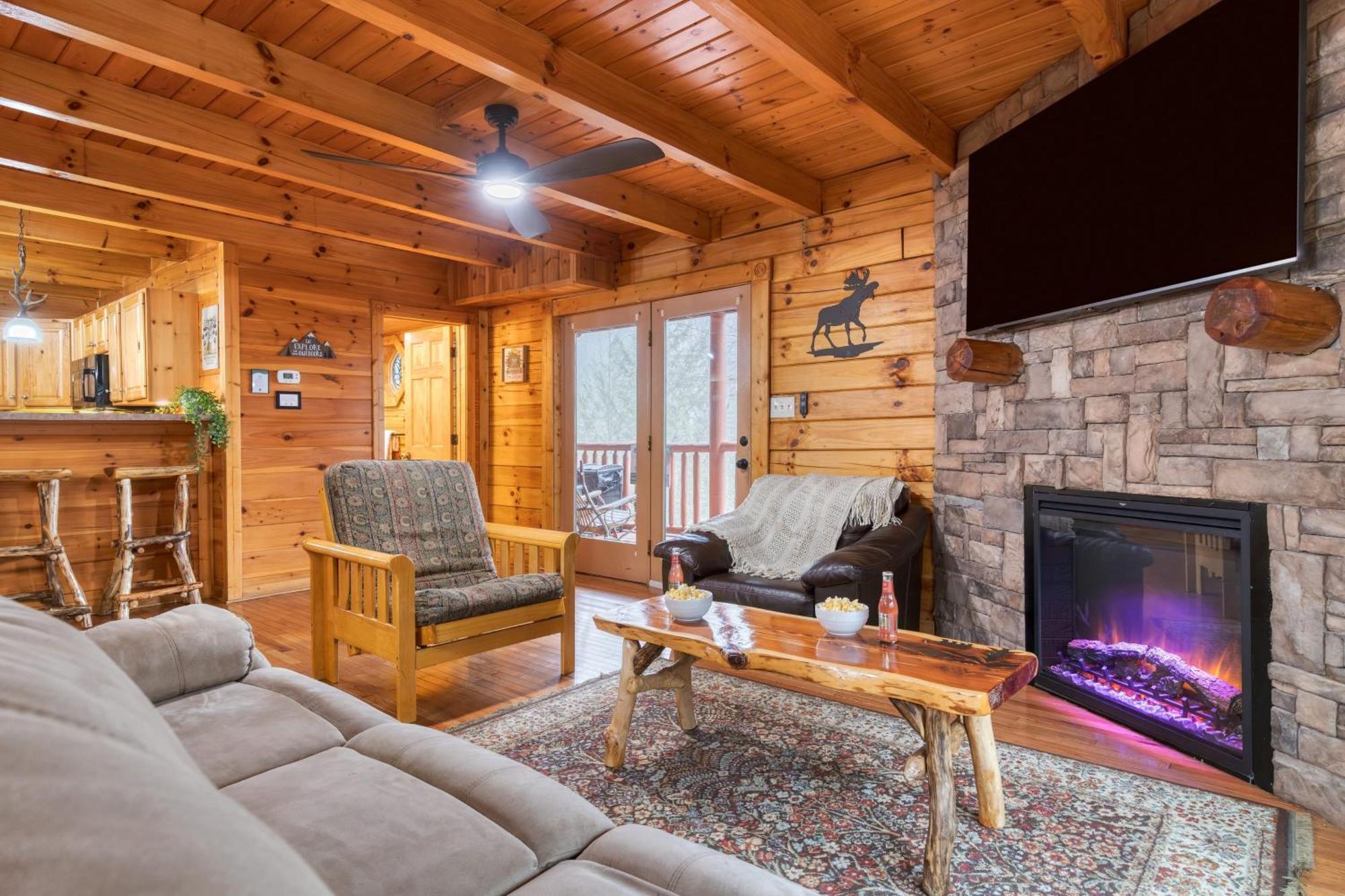 Holiday home The Big Easy Spacious Mountain Retreat Hot Tub Deck Premier Location Gatlinburg