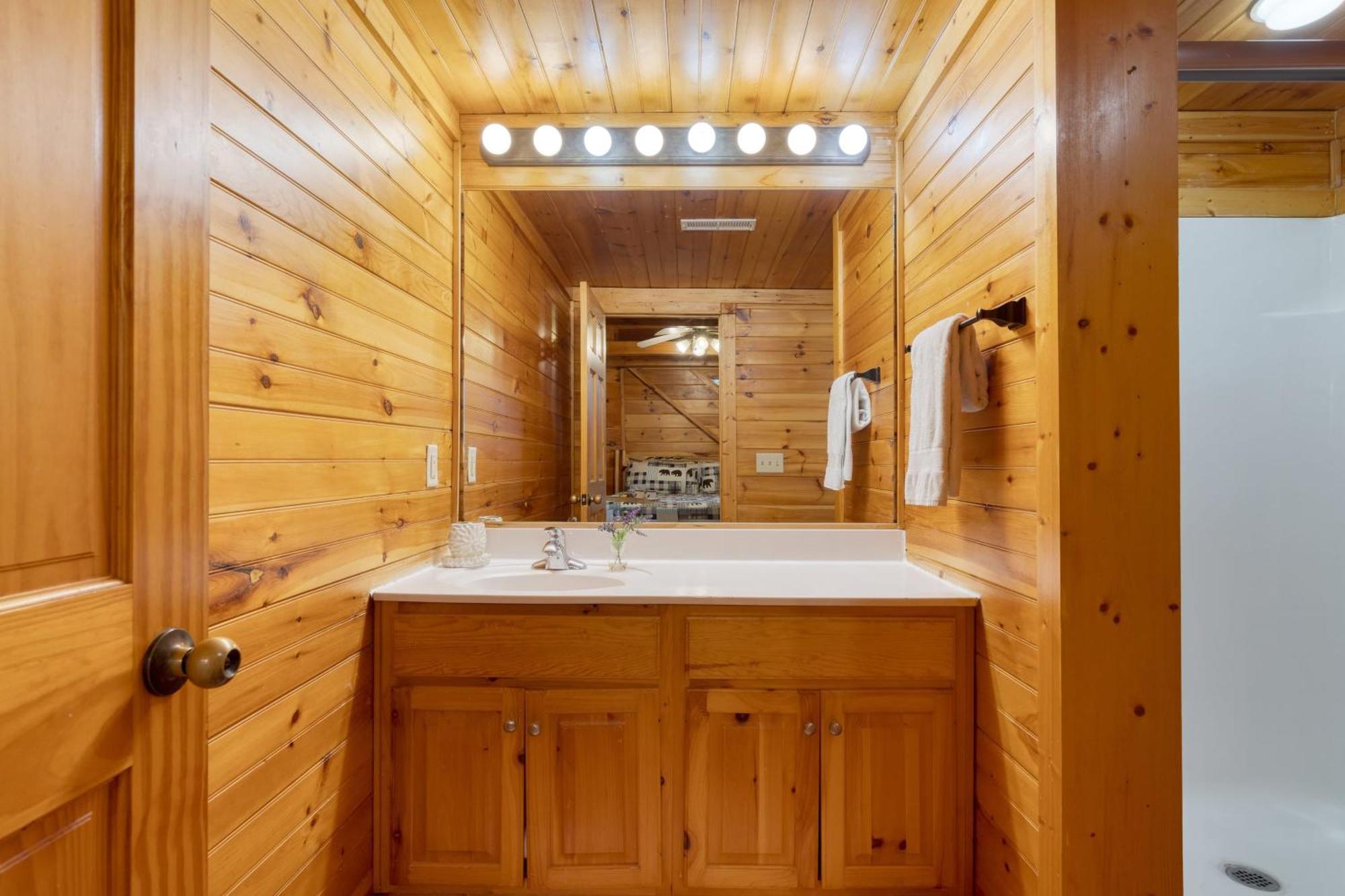Holiday home The Big Easy Spacious Mountain Retreat Hot Tub Deck Premier Location *