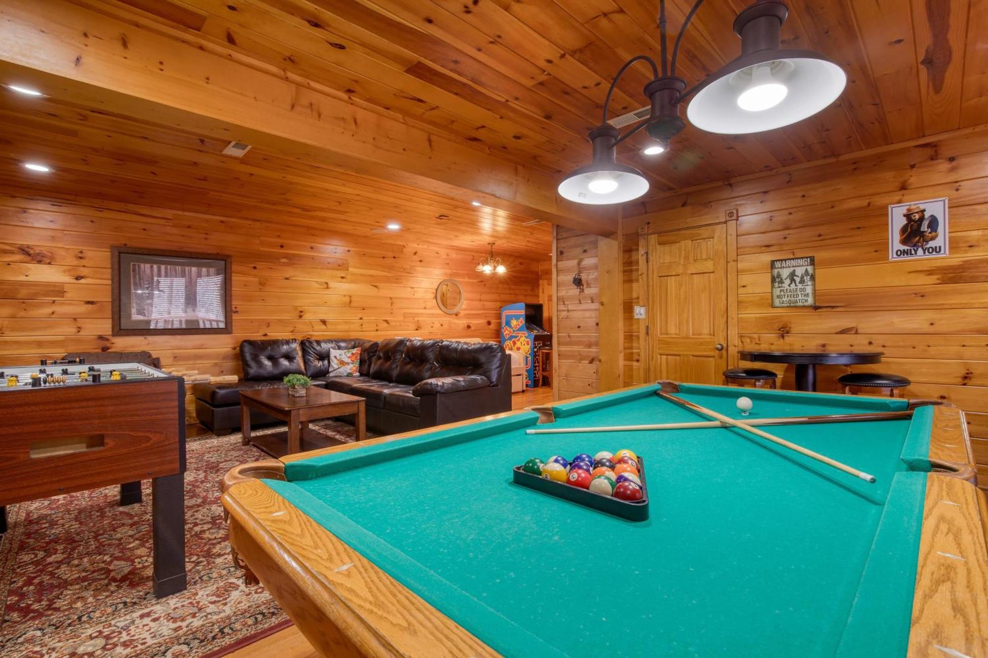 The Big Easy Spacious Mountain Retreat Hot Tub Deck Premier Location Holiday home