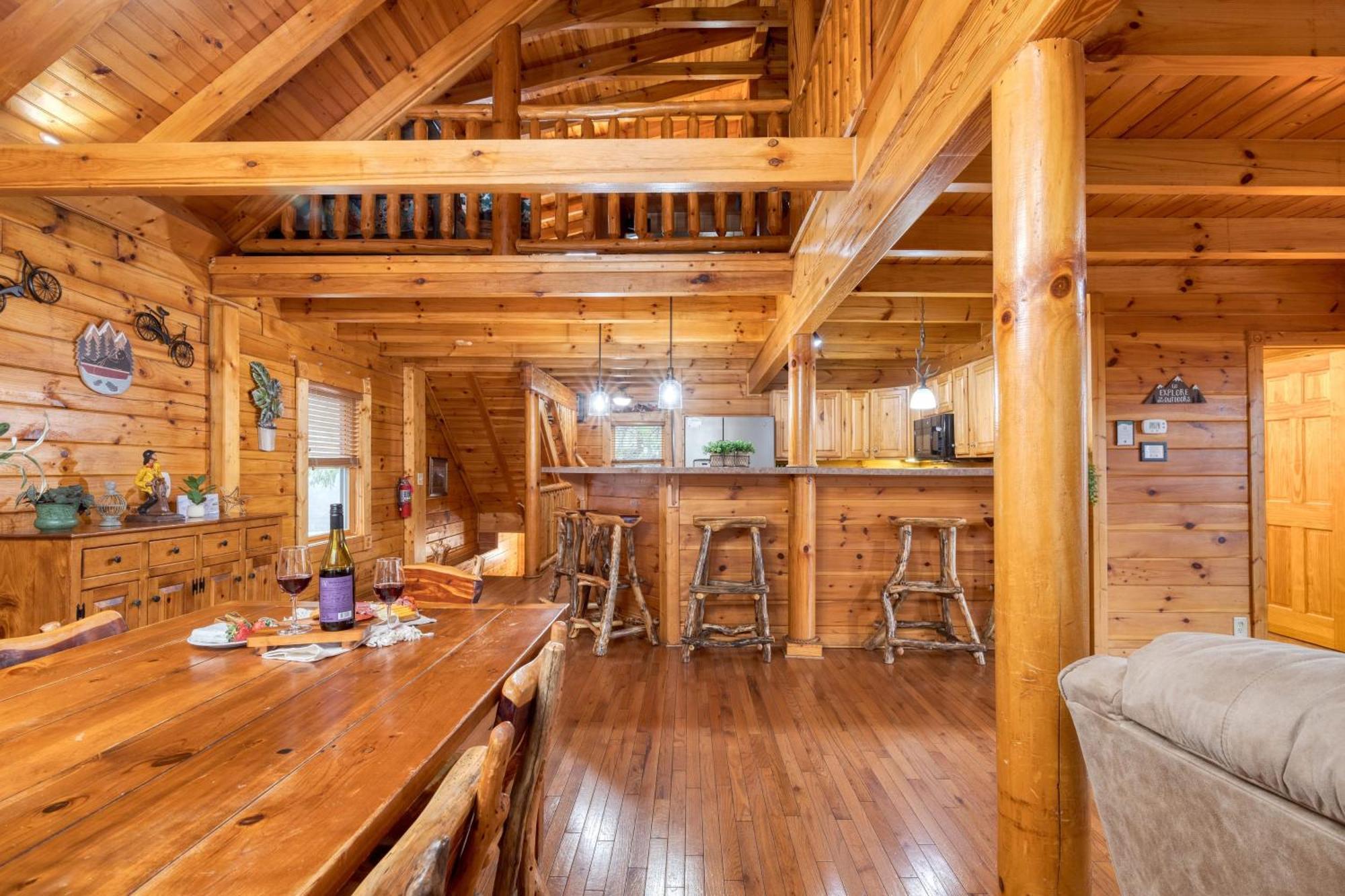 The Big Easy Spacious Mountain Retreat Hot Tub Deck Premier Location Gatlinburg
