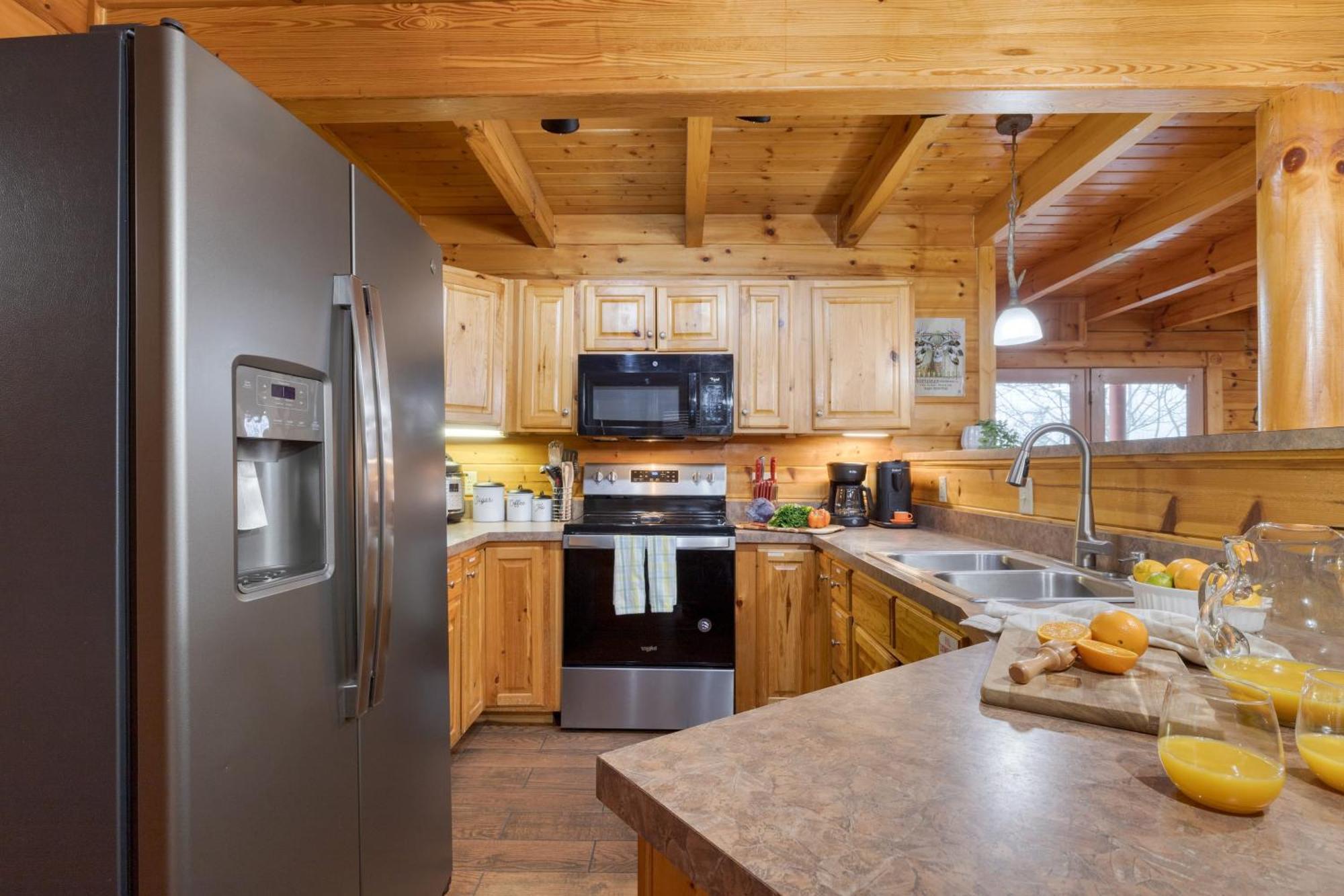 The Big Easy Spacious Mountain Retreat Hot Tub Deck Premier Location Gatlinburg