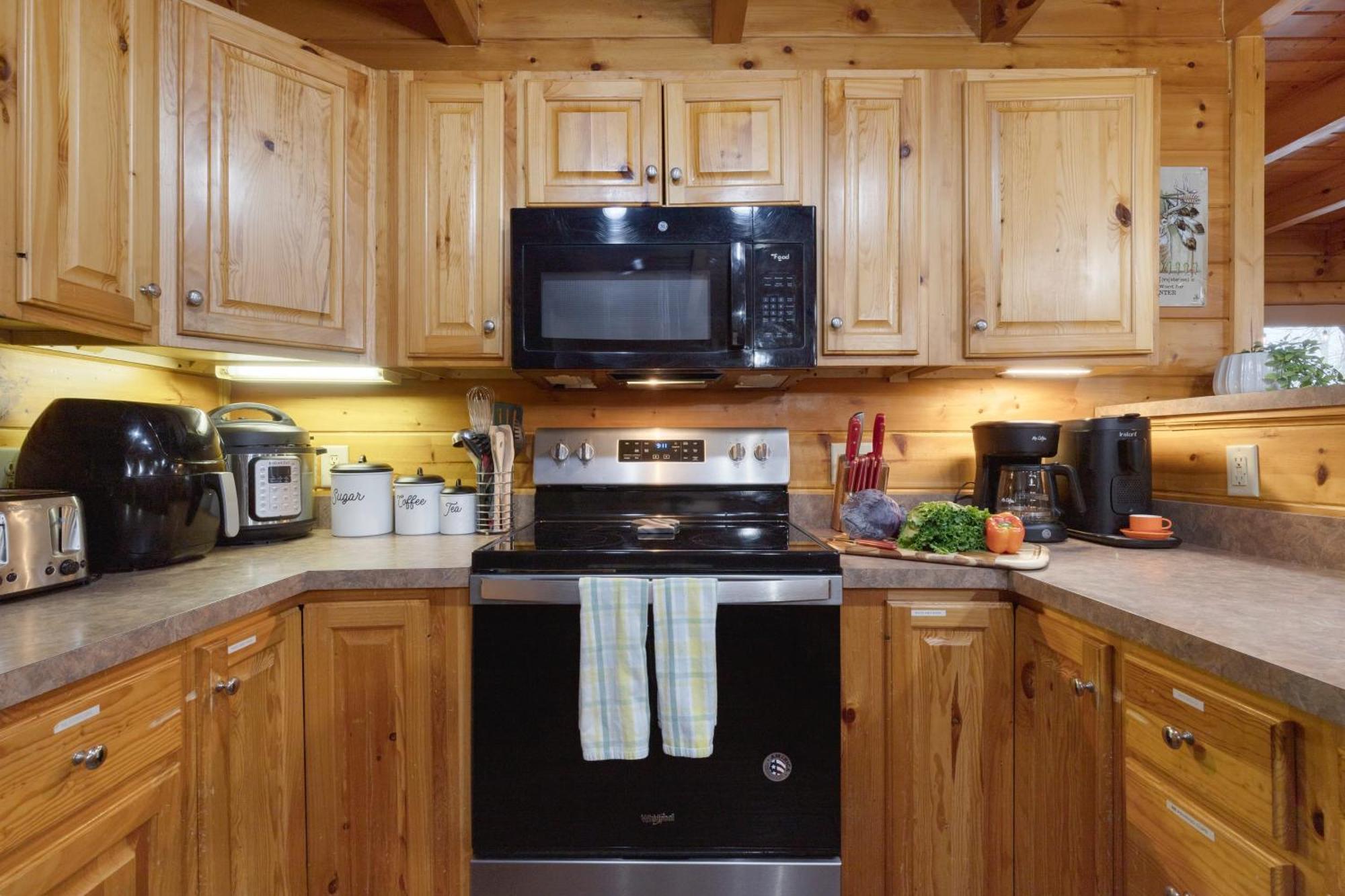 The Big Easy Spacious Mountain Retreat Hot Tub Deck Premier Location * Gatlinburg