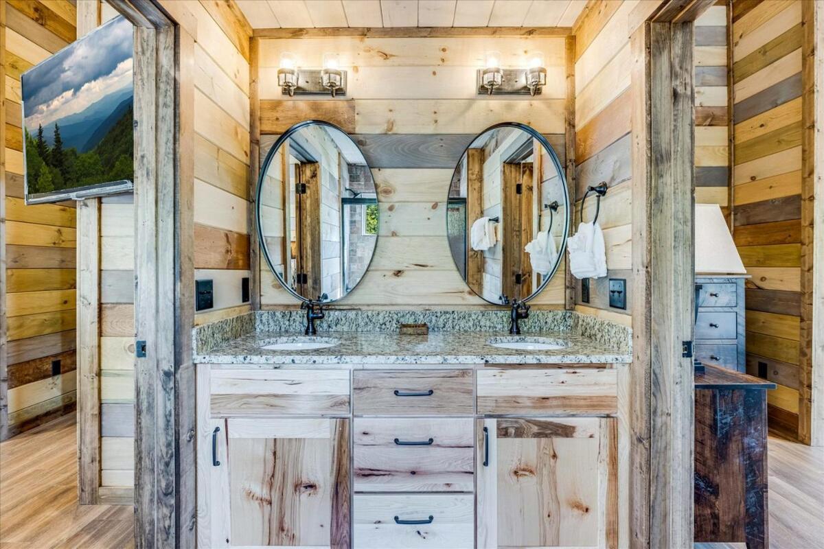 Holiday home Beautiful 15 Person 1 Mile To Dt Tn *