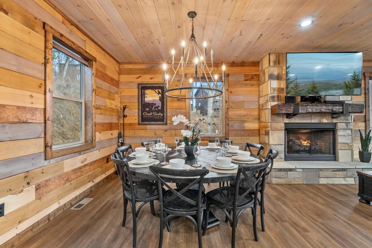 Beautiful 15 Person 1 Mile To Dt Tn Holiday home Gatlinburg