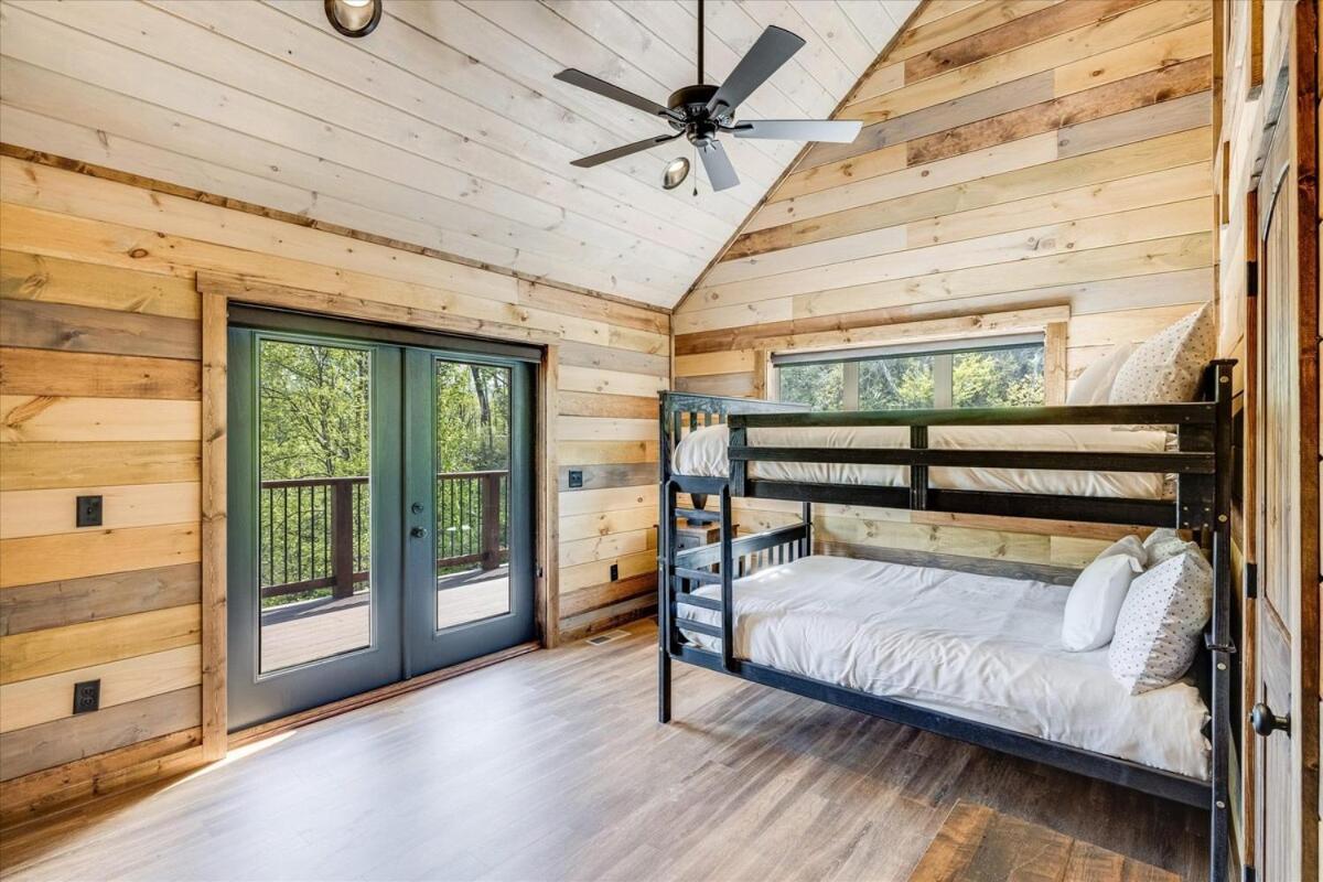 Holiday home Beautiful 15 Person 1 Mile To Dt Tn Gatlinburg