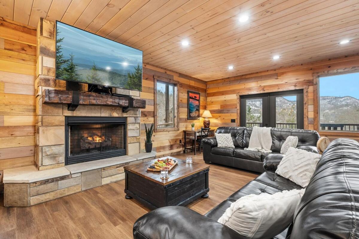 Beautiful 15 Person 1 Mile To Dt Tn Holiday home Gatlinburg