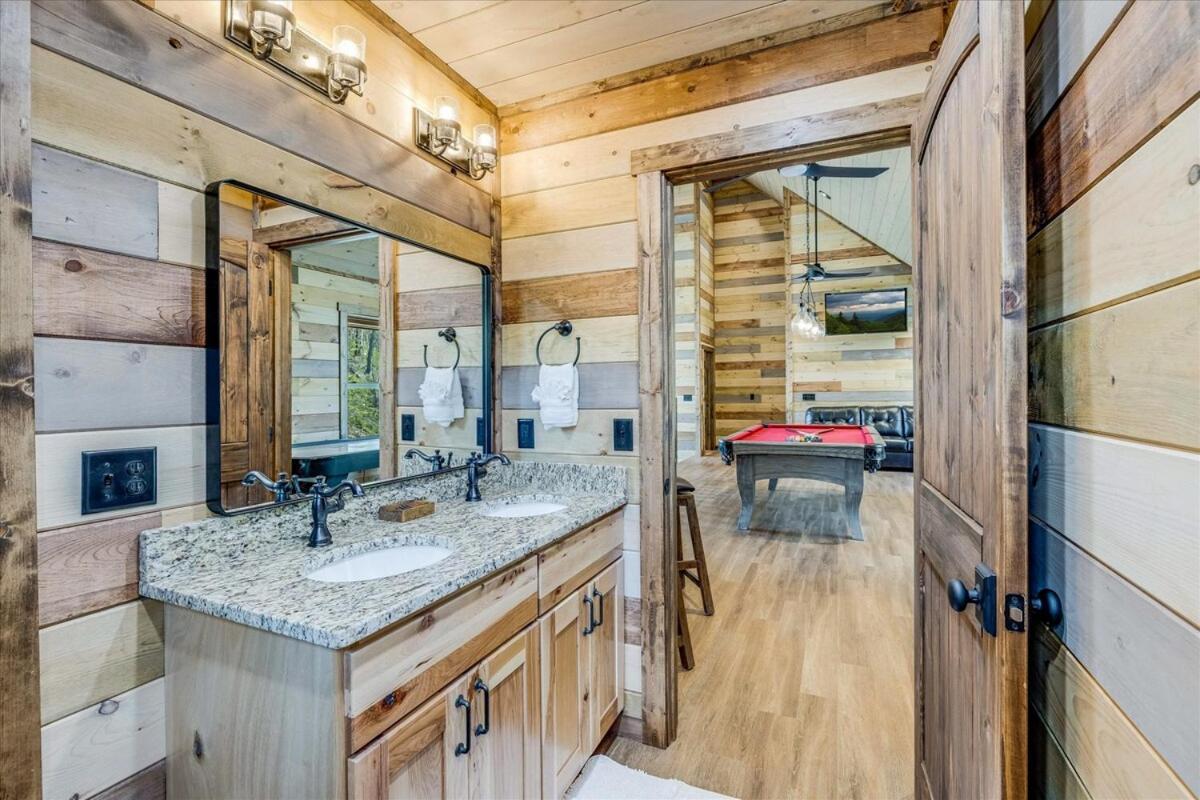 Beautiful 15 Person 1 Mile To Dt Tn Holiday home Gatlinburg