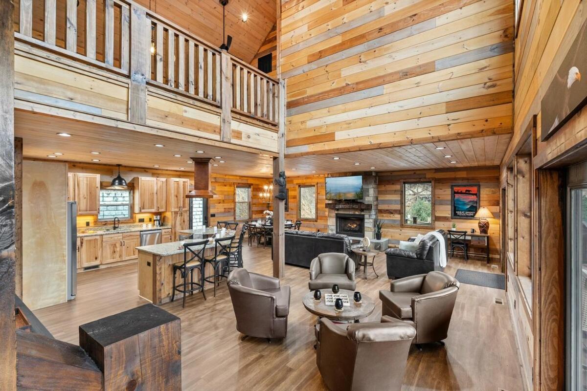 Beautiful 15 Person 1 Mile To Dt Tn Holiday home