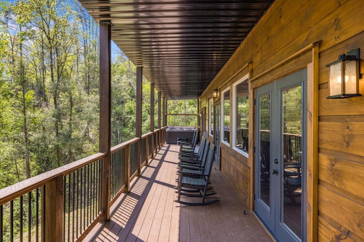 Beautiful 15 Person 1 Mile To Dt Tn *