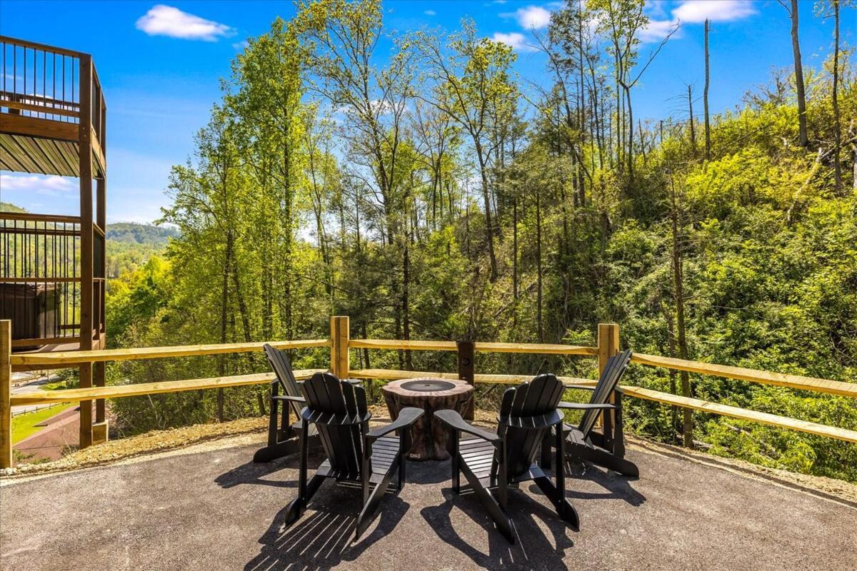 Beautiful 15 Person 1 Mile To Dt Tn Gatlinburg