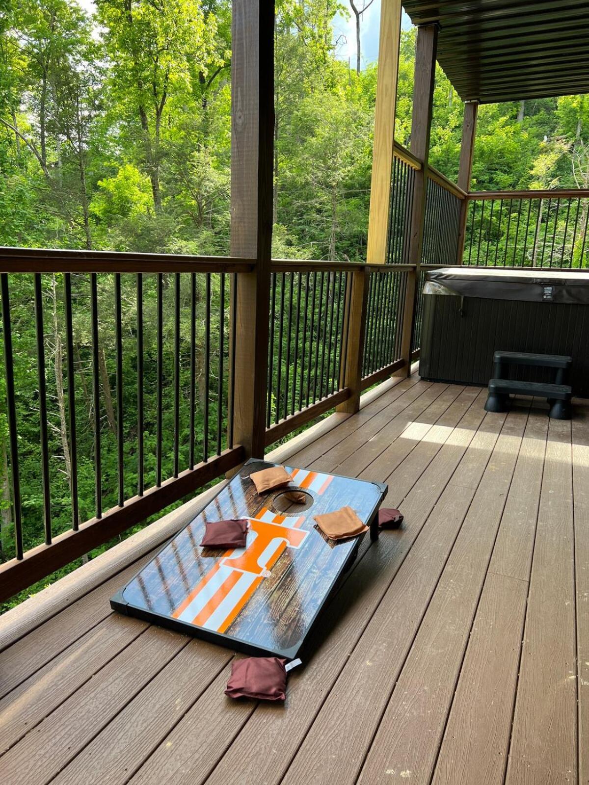 Beautiful 15 Person 1 Mile To Dt Tn Holiday home Gatlinburg