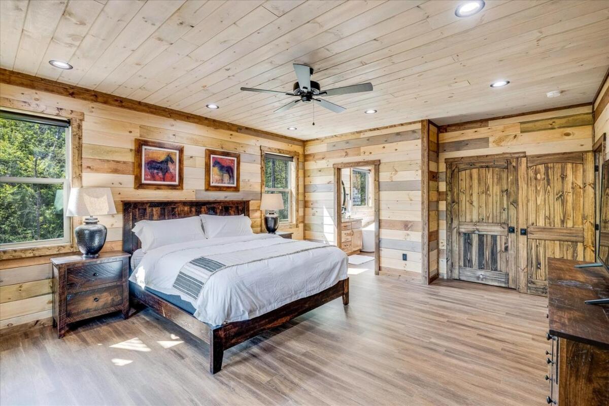 Beautiful 15 Person 1 Mile To Dt Tn Holiday home