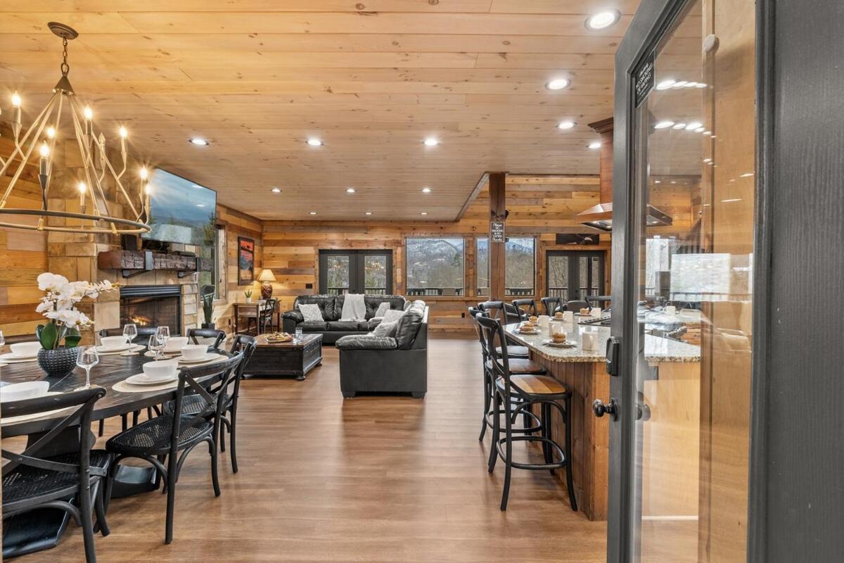 Beautiful 15 Person 1 Mile To Dt Tn Holiday home *