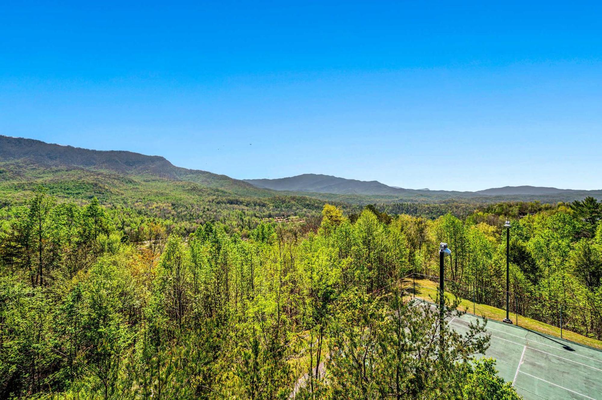 Sleeps 4-mountain Views-indoor Pool & Sauna Gatlinburg