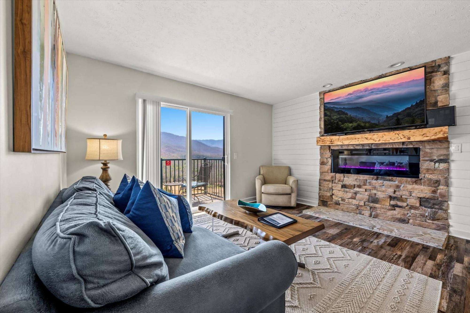 Sleeps 4-mountain Views-indoor Pool & Sauna