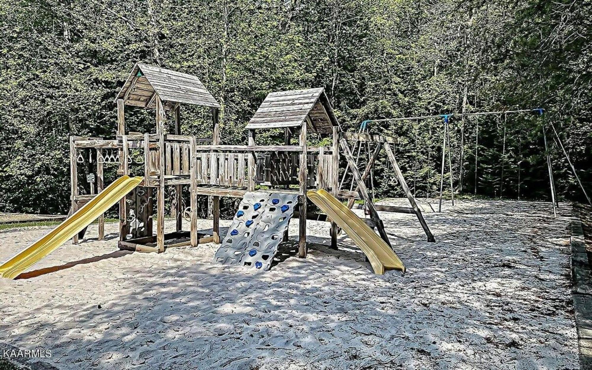 Ultimate Getaway * Gatlinburg