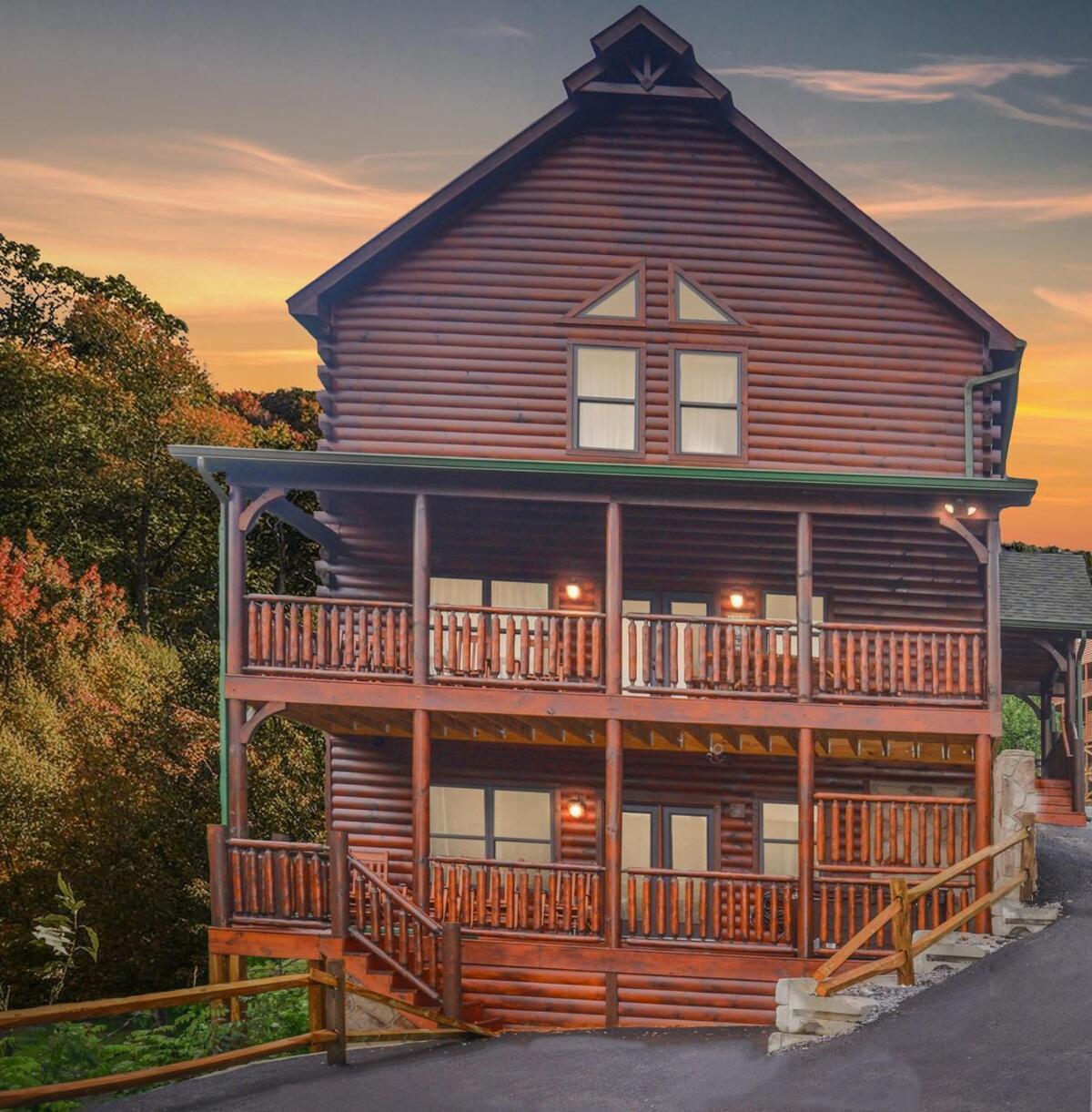 Holiday home Smoky Mountain Heaven V, 5 Luxury King *