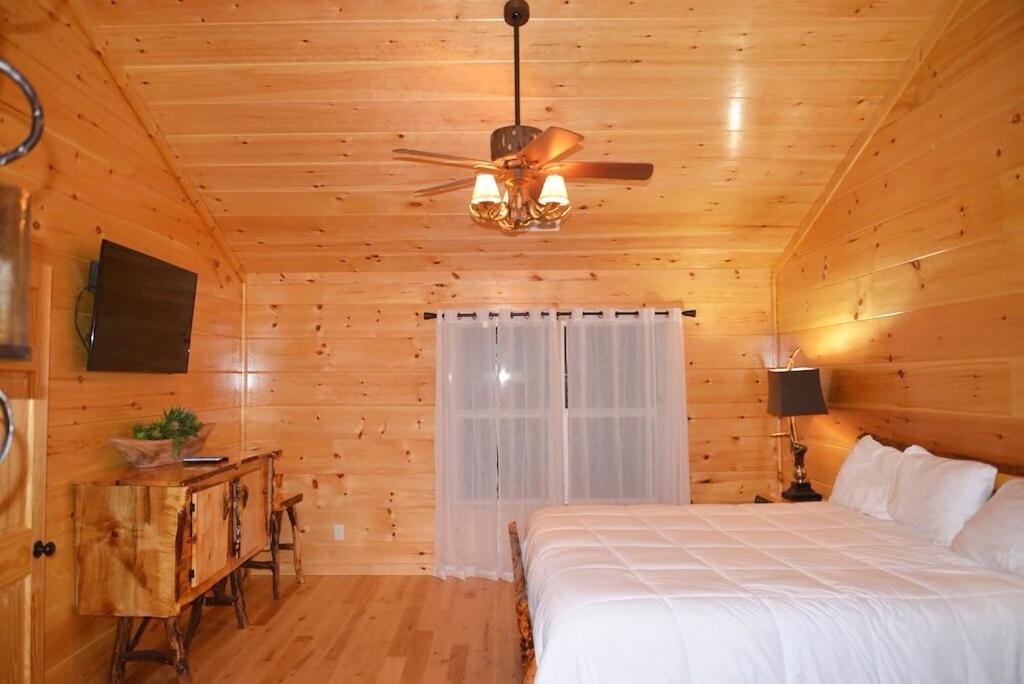 Smoky Mountain Heaven Ii, 5 Luxury King Holiday home
