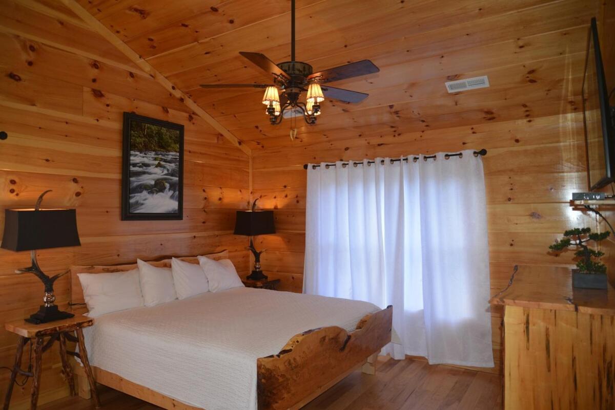Holiday home Luxury Five Bedroom Steps To Downtown *