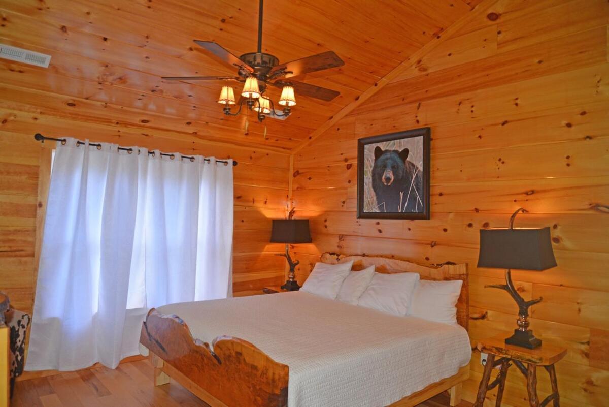 Luxury Five Bedroom Steps To Downtown Holiday home