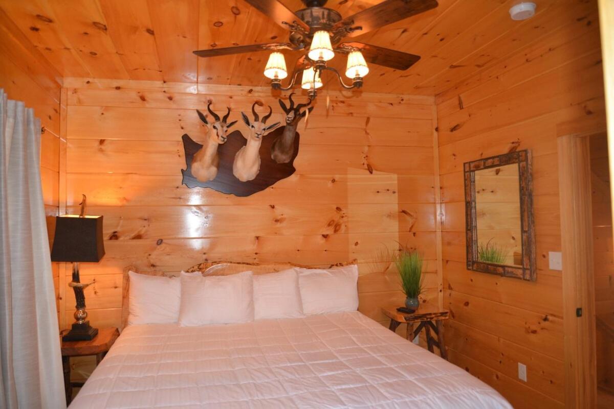 Holiday home Luxury Five Bedroom Steps To Downtown *